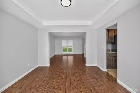 Living - 2254 Candlemakers Ln, Maineville, OH 45039 photo 4 of 7
