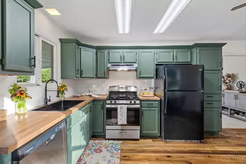 Kitchen - 9730 St Rt 28, Blanchester, OH 45107 photo 3 of 4