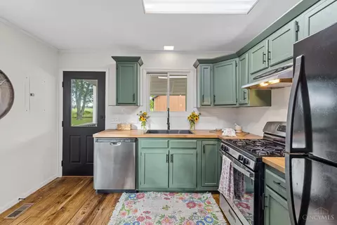 Kitchen - 9730 St Rt 28, Blanchester, OH 45107 photo 2 of 4
