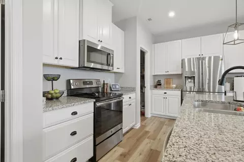 Kitchen - 1219 Michael Dr, Harrison, OH 45030 photo 1 of 6