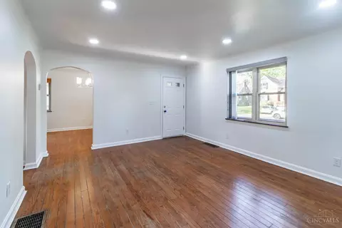 6330 Elbrook Ave, Golf Manor, OH 45237 photo 3