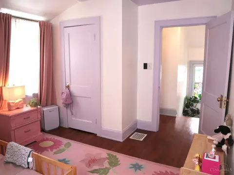 Bedroom - 3616 Madison Rd, Cincinnati, OH 45209 photo 4 of 4