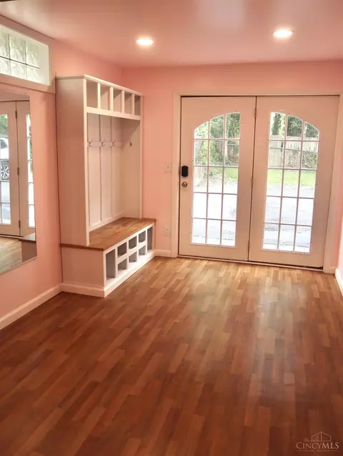 Entry Way - 3616 Madison Rd, Cincinnati, OH 45209 photo 3 of 3