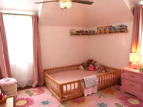 Bedroom - 3616 Madison Rd, Cincinnati, OH 45209 photo 3 of 4