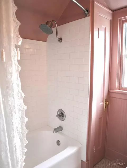 Bath - 3616 Madison Rd, Cincinnati, OH 45209 photo 3 of 4