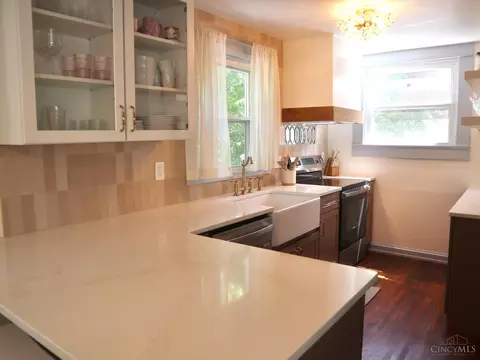 Kitchen - 3616 Madison Rd, Cincinnati, OH 45209 photo 2 of 5