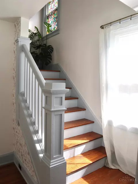 Entry Way - 3616 Madison Rd, Cincinnati, OH 45209 photo 2 of 3