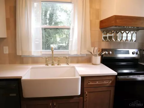 Kitchen - 3616 Madison Rd, Cincinnati, OH 45209 photo 3 of 5