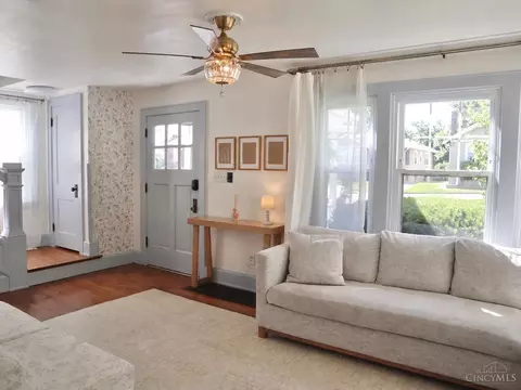 Entry Way - 3616 Madison Rd, Cincinnati, OH 45209 photo 1 of 3