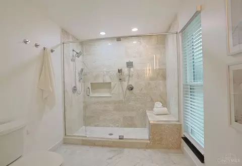 Bath - 4489 Chesswick Dr, Blue Ash, OH 45242 photo 2 of 3