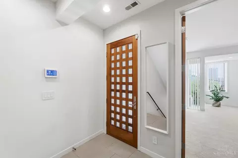 Entry Way - 430 Oregon St, Cincinnati, OH 45202 photo 2 of 13