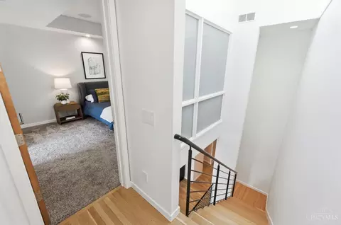 Entry Way - 430 Oregon St, Cincinnati, OH 45202 photo 10 of 13