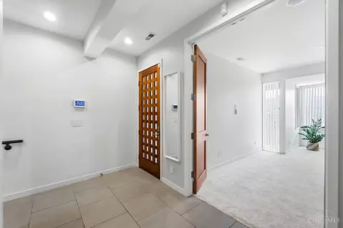 Entry Way - 430 Oregon St, Cincinnati, OH 45202 photo 3 of 13