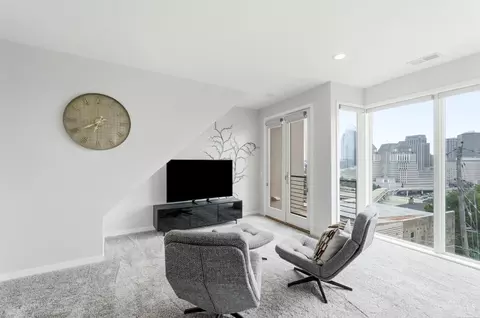 Living - 430 Oregon St, Cincinnati, OH 45202 photo 6 of 7