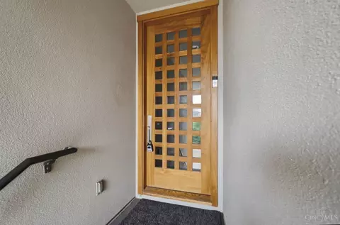 Entry Way - 430 Oregon St, Cincinnati, OH 45202 photo 1 of 13