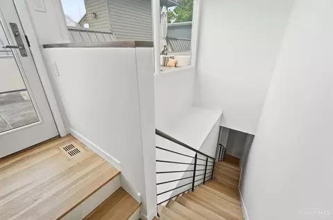 Entry Way - 430 Oregon St, Cincinnati, OH 45202 photo 13 of 13