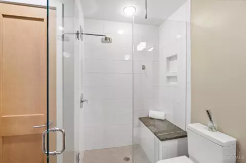 Bath - 430 Oregon St, Cincinnati, OH 45202 photo 2 of 11
