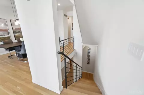 Entry Way - 430 Oregon St, Cincinnati, OH 45202 photo 6 of 13