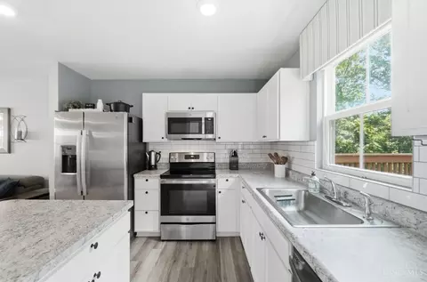 Kitchen - 5748 Alpine Heights Dr, Morrow, OH 45152 photo 3 of 4