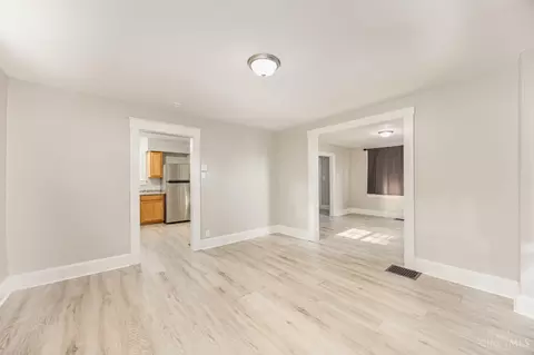 Living - 1331 Beech Ave, Cincinnati, OH 45205 photo 6 of 6
