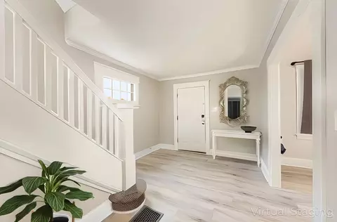 Entry Way - 1331 Beech Ave, Cincinnati, OH 45205 photo 2 of 4