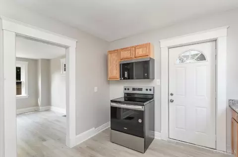 Entry Way - 1331 Beech Ave, Cincinnati, OH 45205 photo 4 of 4