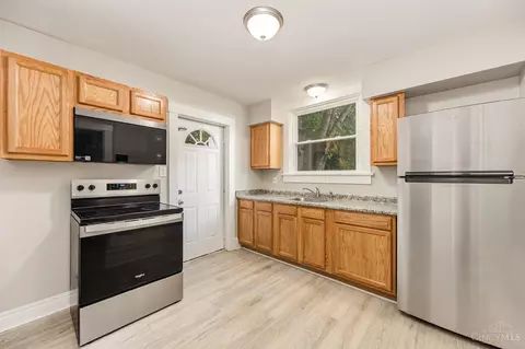 Kitchen - 1331 Beech Ave, Cincinnati, OH 45205 photo 1 of 2