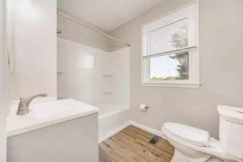 Bath - 1331 Beech Ave, Cincinnati, OH 45205 photo 1 of 1