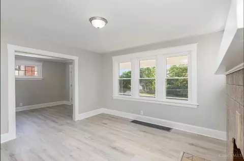 Living - 1331 Beech Ave, Cincinnati, OH 45205 photo 3 of 6