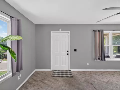 922 Chamberlain Ave, Lincoln Heights, OH 45215 photo 2