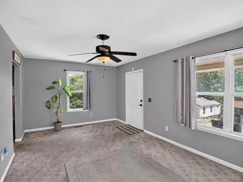 922 Chamberlain Ave, Lincoln Heights, OH 45215 photo 3