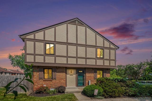 7492 Knights Knoll Ct, West Chester, OH 45069