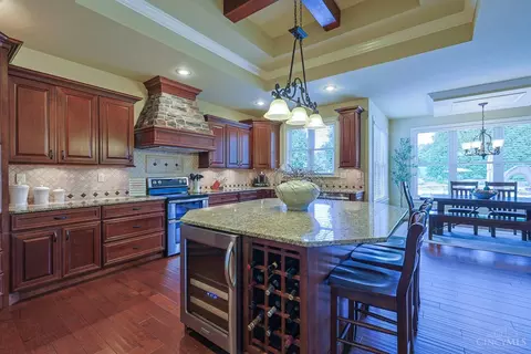 Kitchen - 8180 Keller Rd, Cincinnati, OH 45243 photo 4 of 7