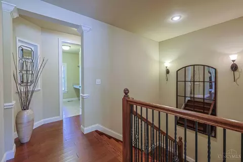 Entry Way - 8180 Keller Rd, Cincinnati, OH 45243 photo 5 of 6