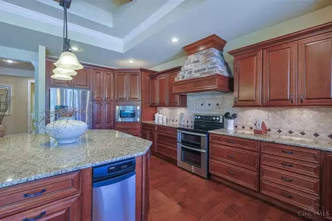 Kitchen - 8180 Keller Rd, Cincinnati, OH 45243 photo 3 of 7