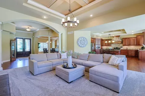 Living - 8180 Keller Rd, Cincinnati, OH 45243 photo 3 of 6