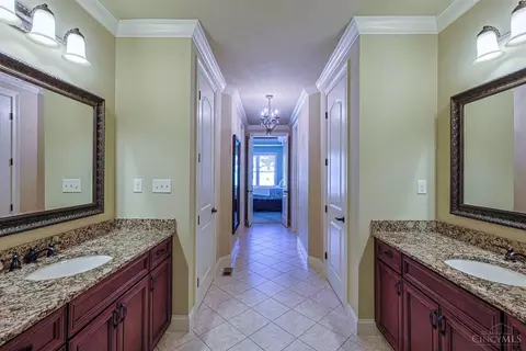 Entry Way - 8180 Keller Rd, Cincinnati, OH 45243 photo 3 of 6