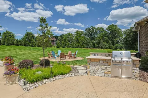 Exterior - 8180 Keller Rd, Cincinnati, OH 45243 photo 3 of 17