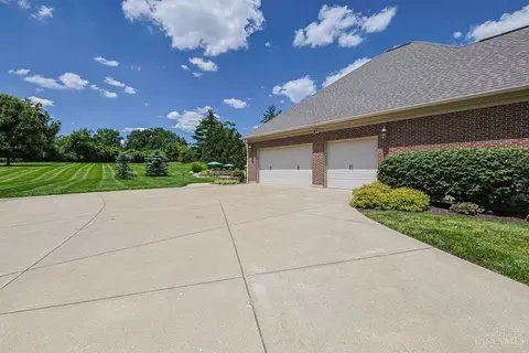 Exterior - 8180 Keller Rd, Cincinnati, OH 45243 photo 15 of 17