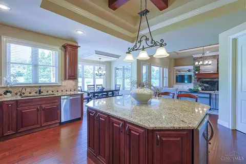 Kitchen - 8180 Keller Rd, Cincinnati, OH 45243 photo 6 of 7