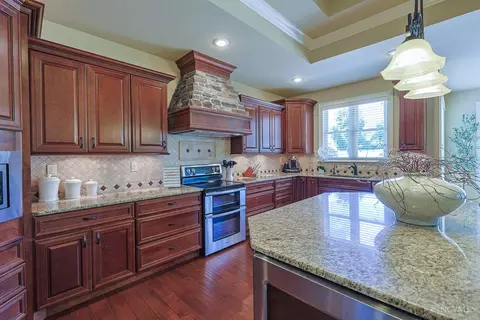 Kitchen - 8180 Keller Rd, Cincinnati, OH 45243 photo 7 of 7