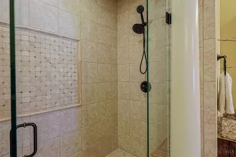 Bath - 8180 Keller Rd, Cincinnati, OH 45243 photo 2 of 4