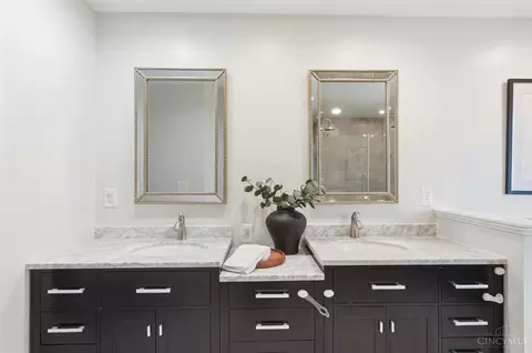 Bath - 8060 Ashley View Dr, Cincinnati, OH 45227 photo 6 of 8