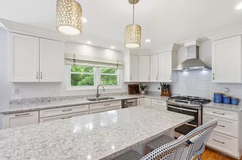 Kitchen - 8060 Ashley View Dr, Cincinnati, OH 45227 photo 7 of 8