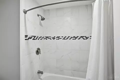 Bath - 8060 Ashley View Dr, Cincinnati, OH 45227 photo 2 of 8