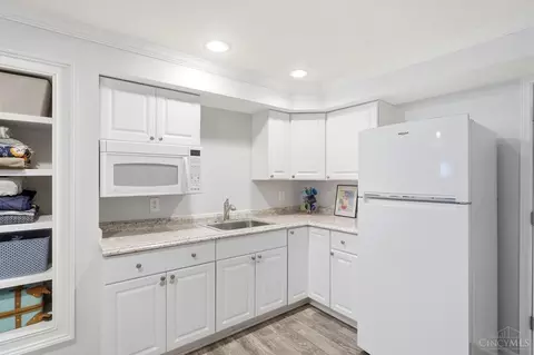Kitchen - 8060 Ashley View Dr, Cincinnati, OH 45227 photo 1 of 8