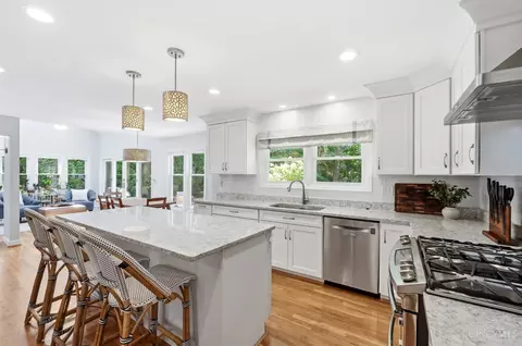Kitchen - 8060 Ashley View Dr, Cincinnati, OH 45227 photo 6 of 8