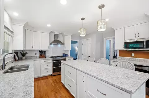 Kitchen - 8060 Ashley View Dr, Cincinnati, OH 45227 photo 4 of 8