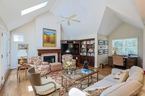 Living - 1603 Mcmillan St, Cincinnati, OH 45206 photo 1 of 4