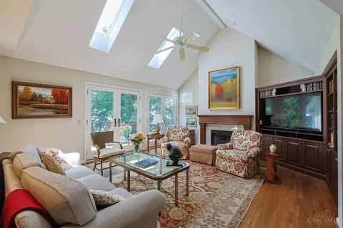 Living - 1603 Mcmillan St, Cincinnati, OH 45206 photo 2 of 4